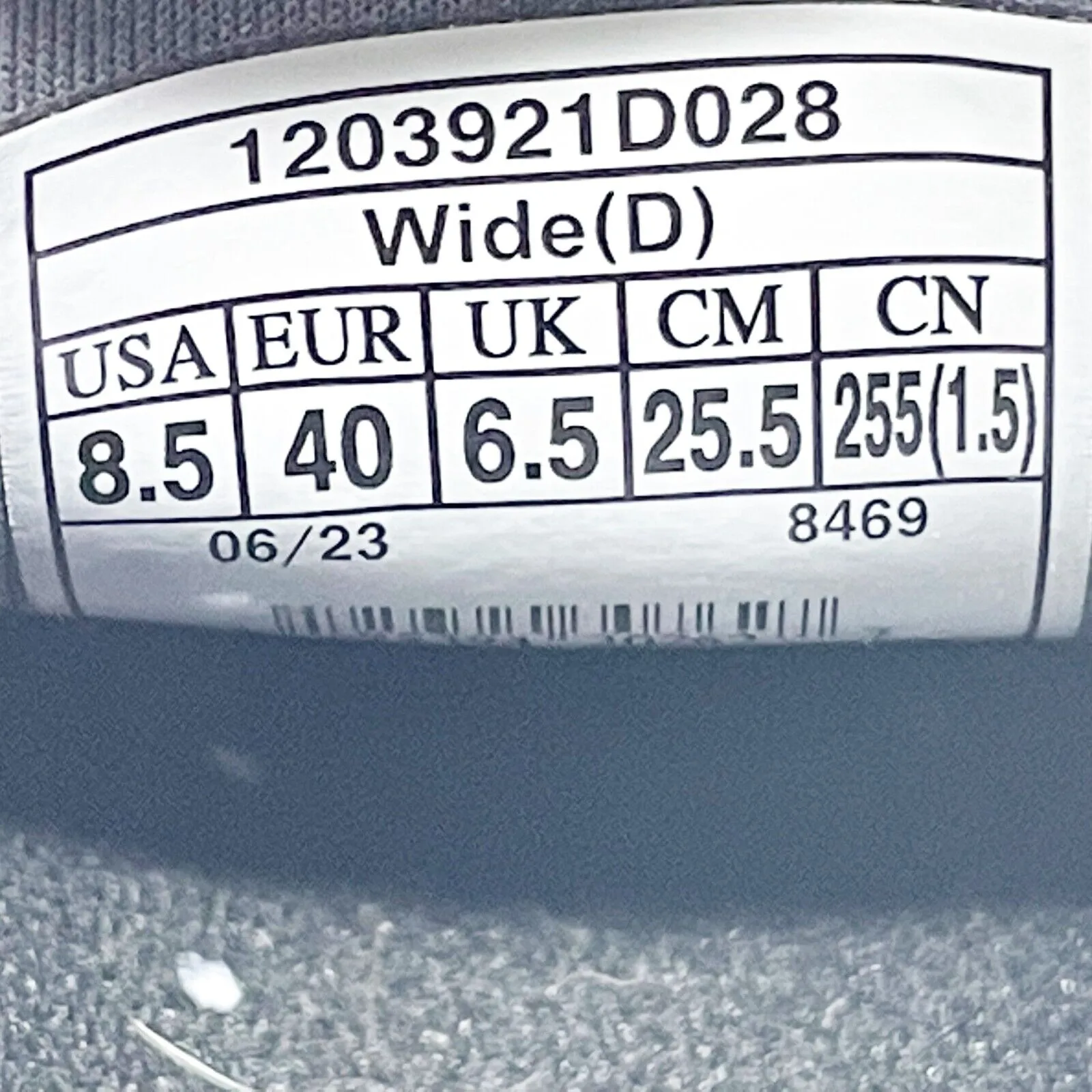 Brooks Womens Cascadia 17 1203921D028 Gray Running Shoes Sneakers Size 8.5 D